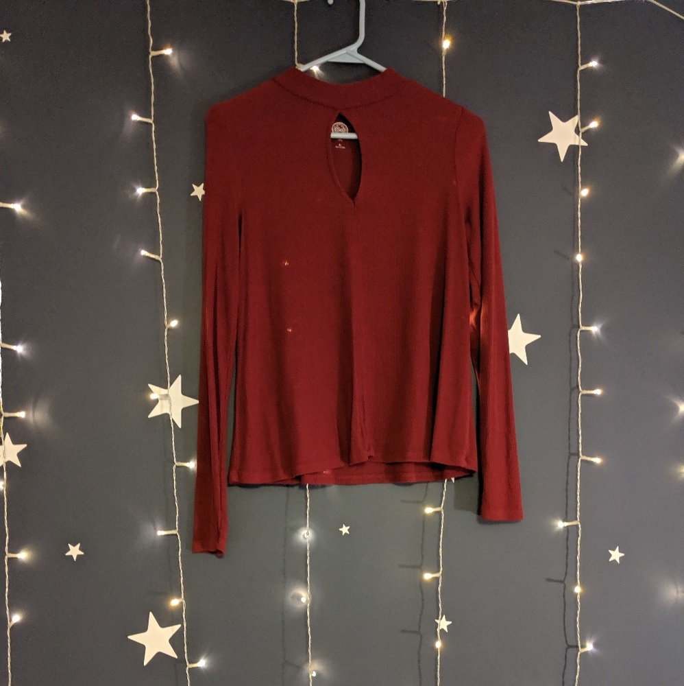 Wine colored key hole ribbed shirt